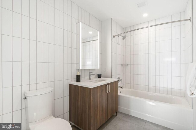 Building Photo - 210 S 12th St