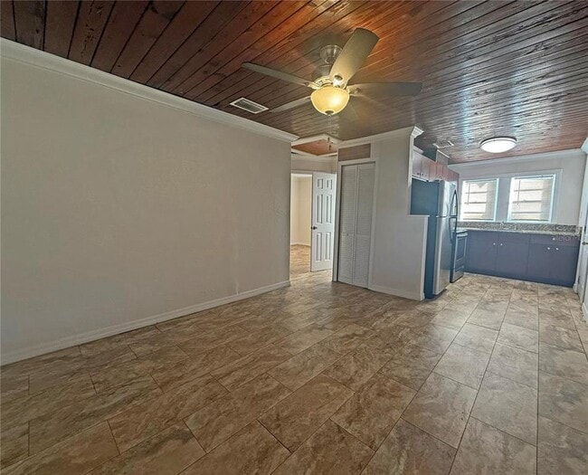 Building Photo - 3215 E Louisiana Ave