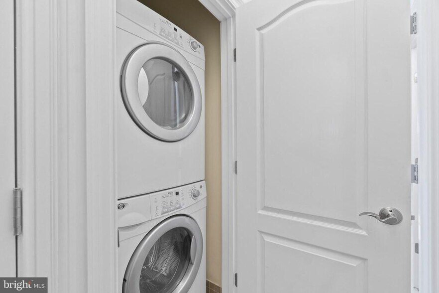 Building Photo - 1429 Clifton St NW