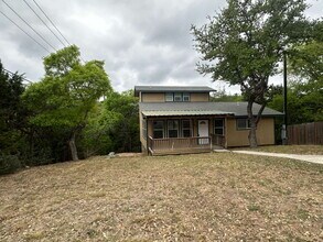 Building Photo - 3-bedroom, 2-bath home nestled in the Rolling Hills subdivision in Canyon Lake
