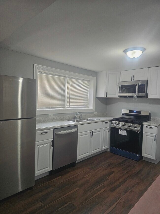 Building Photo - 2441 W 46th Pl