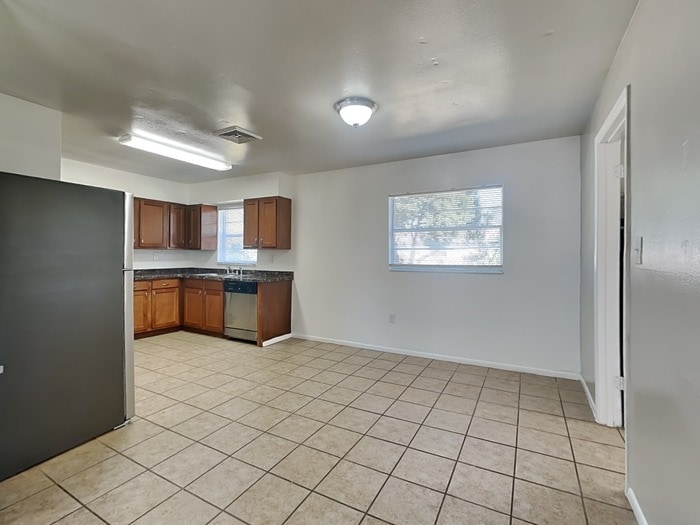 Building Photo - 2230 Rohr Dr