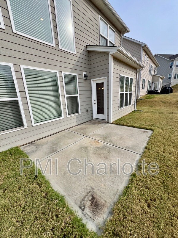 Building Photo - 1135 Overlake Dr