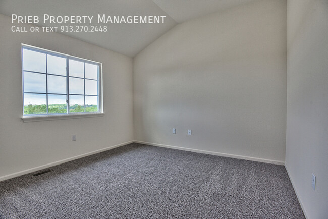 Building Photo - Parkview Townhome - Available Now