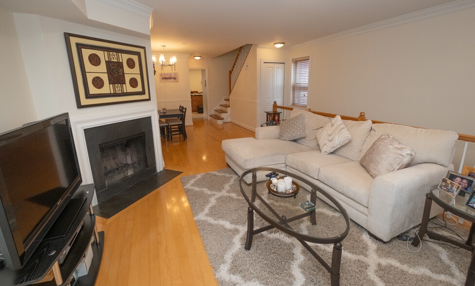 Living area - 1479 A St NE