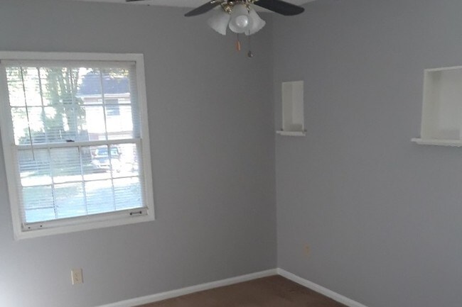 Building Photo - 205 Basswood Ct