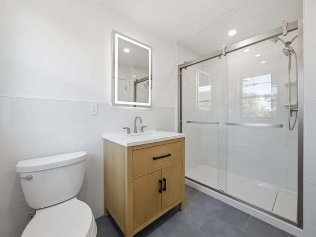 Building Photo - 858 West Side Ave