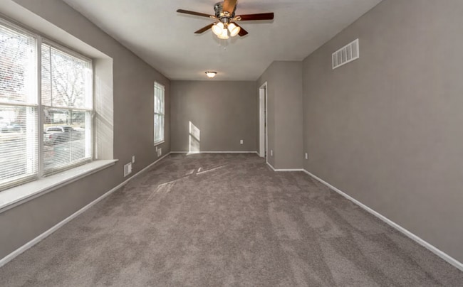 Building Photo - Welcome home to this updated 3 bedroom, 1 bath residence offering modern finishes!