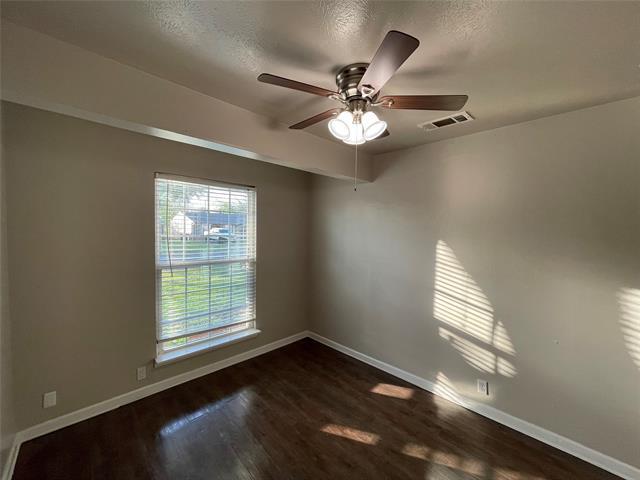 Building Photo - 712 SW Sunnybrook Dr