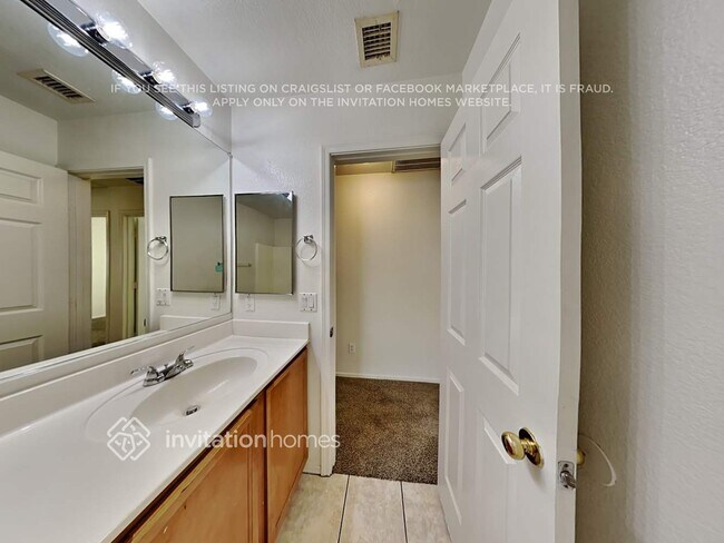 Building Photo - 2608 W Bloch Rd