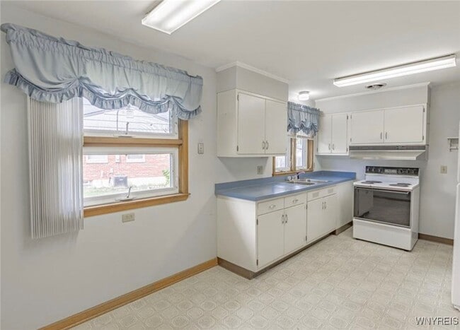 Building Photo - 1088 98th St