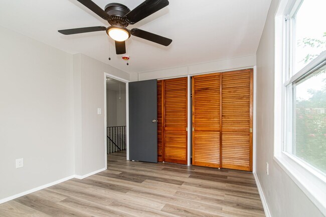 Building Photo - Newly Renovated Three Bedroom house in Par...