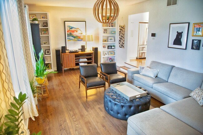 Building Photo - 2S316 Arrowhead Dr