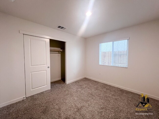 Building Photo - 2081 Blue Star Dr