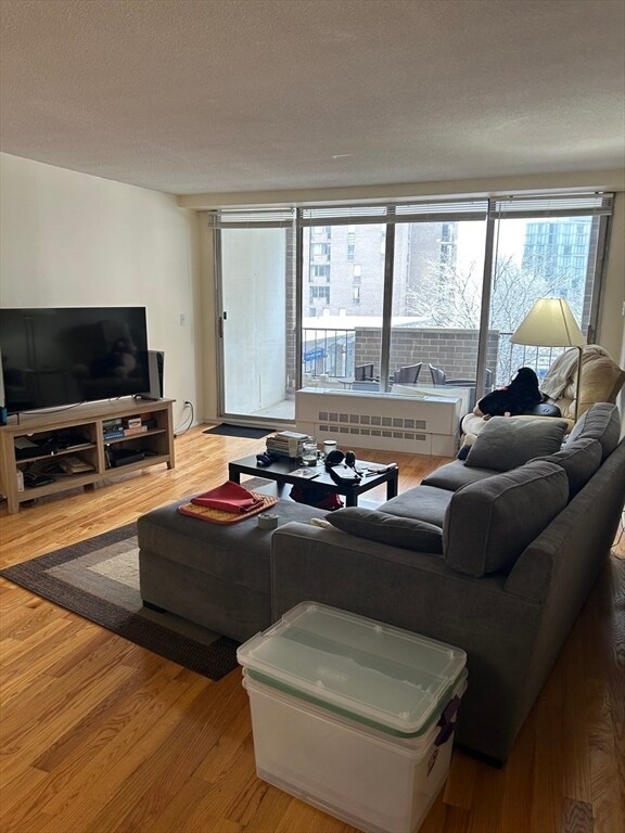 Building Photo - 77 Pond Ave