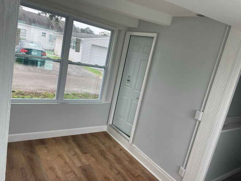 Building Photo - 917 56th Ave N