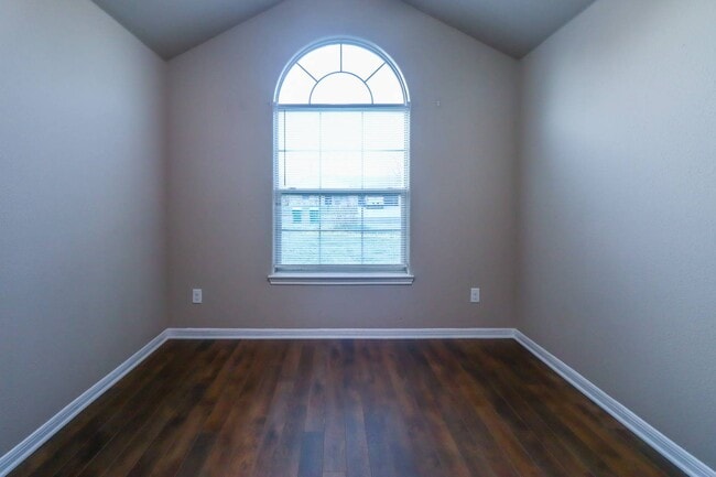 Building Photo - 1614 Shady Ln