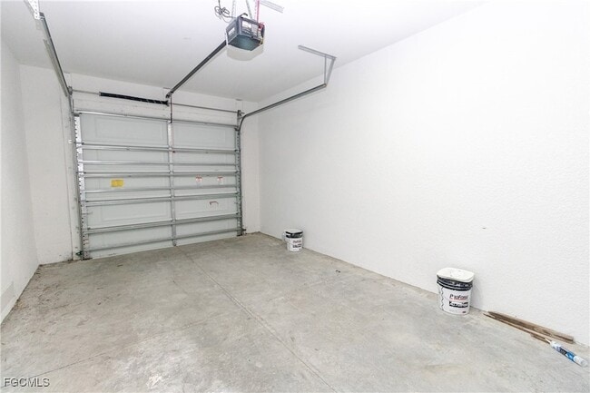 Building Photo - 849 Duplex St E