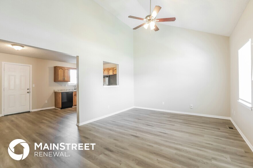 Building Photo - 1024 NE Queens Ct