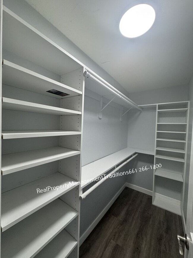 Building Photo - Elegant 4 Bed 2 Bath Home