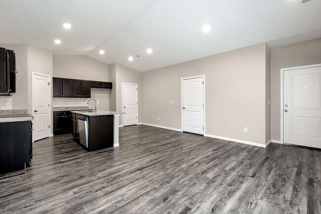 Building Photo - 1333 Azena St