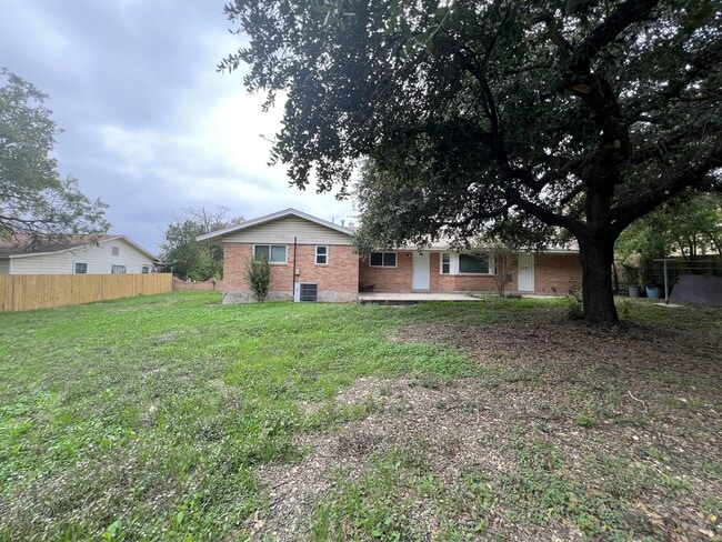 Building Photo - 1735 Donaldson Ave