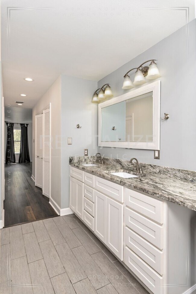 Building Photo - **COMING SOON** Stunning 2 Bedroom/2.5 Bat...