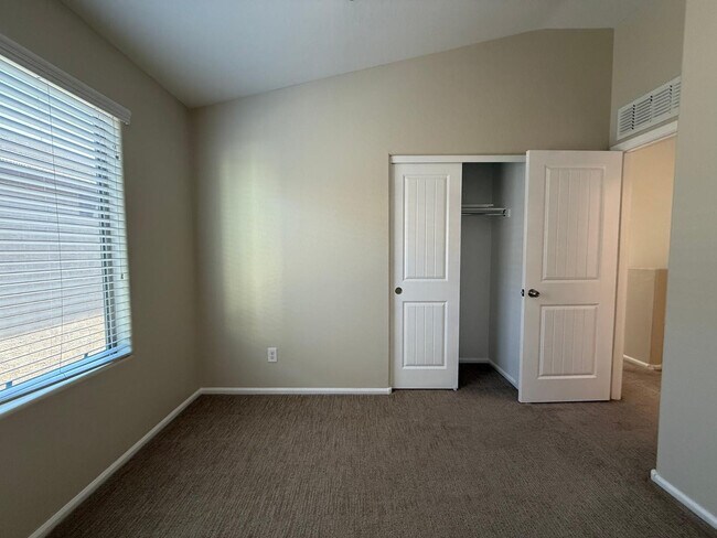 Building Photo - 2725 E Mine Creek Rd