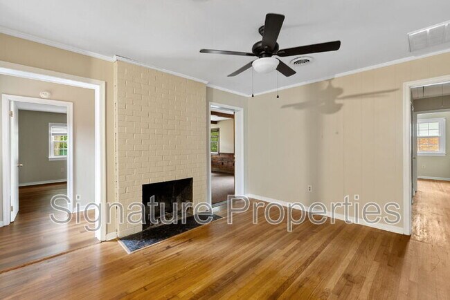 Building Photo - 1413 Robindale Rd