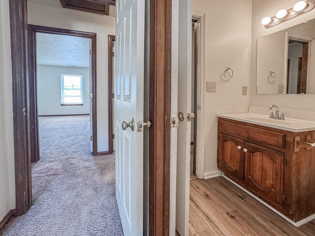 Building Photo - Charming 3 Bedroom, 1.5 Bathroom Townhome in Kempsville