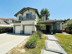 Building Photo - Spacious 4 Bedroom with Loft in Loma Linda