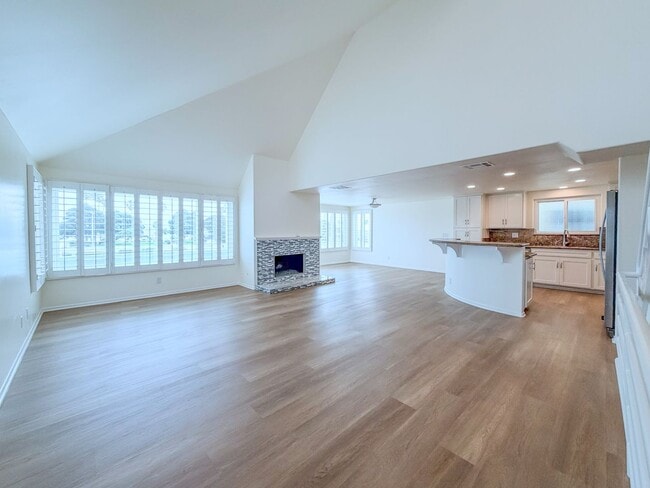 Building Photo - 3525 Sunset Ln