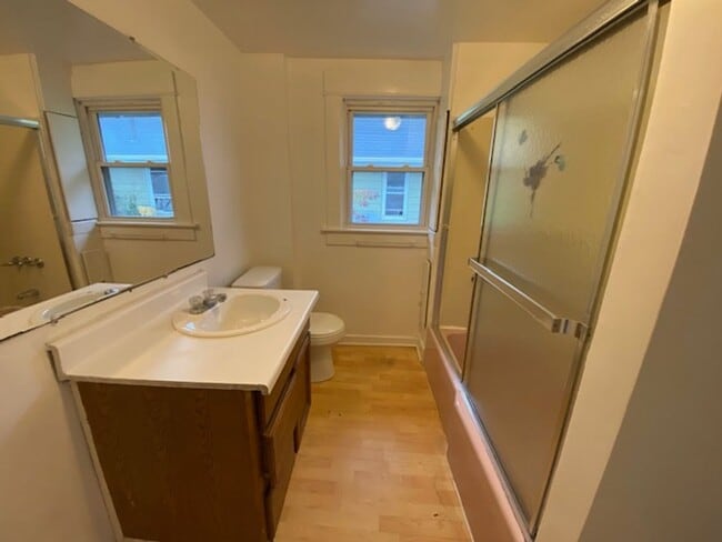 Building Photo - Large Single-Family Home in East Akron