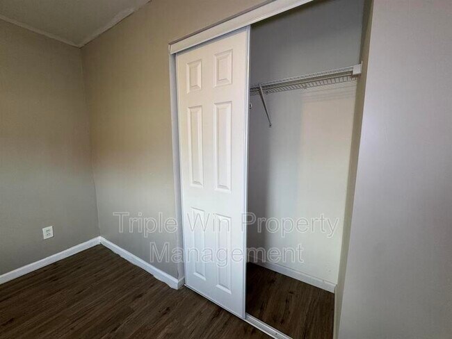 Building Photo - 3165 St Catherine St