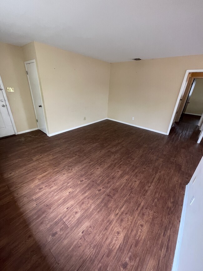 Building Photo - 247 Fennel Dr