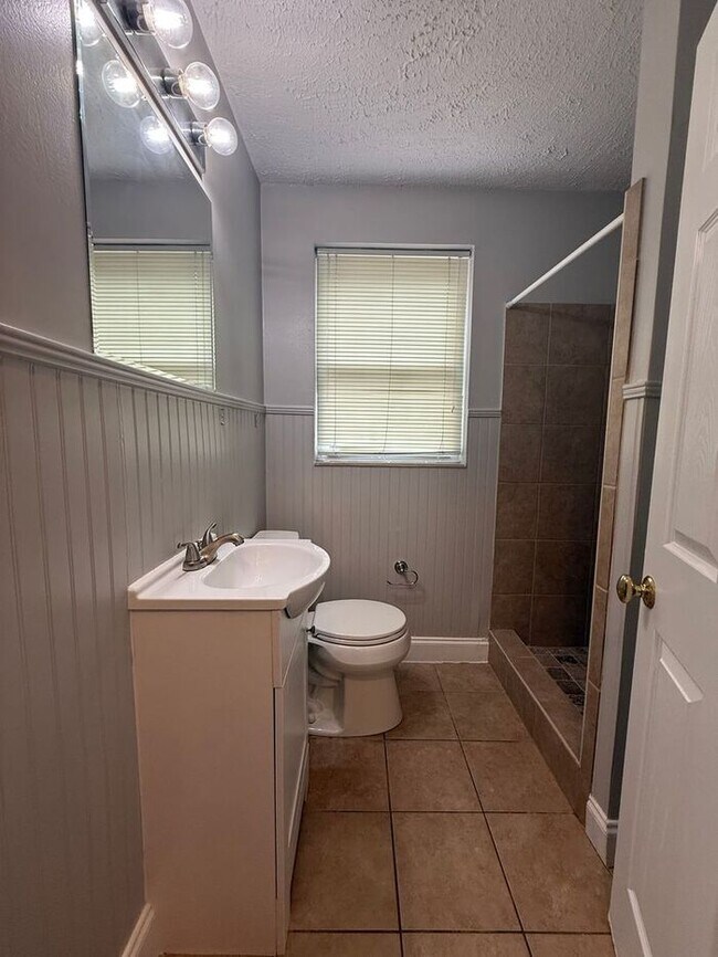 Building Photo - For Rent - Antioch 3 Bedroom house with Bo...