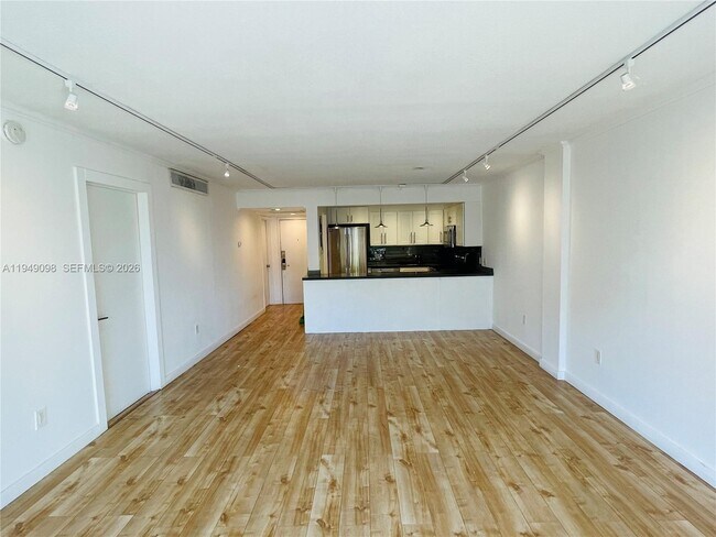 Building Photo - 1650 NE 115th St