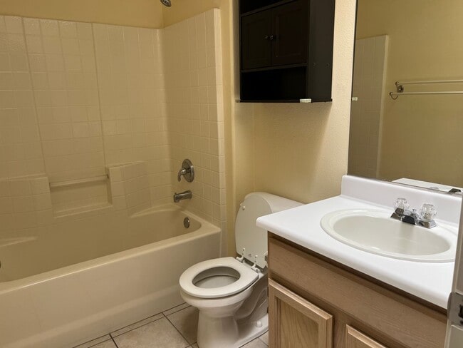 Building Photo - Two Bedroom Single Family Home
