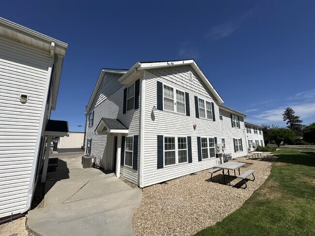 Building Photo - 110 Davis Ave