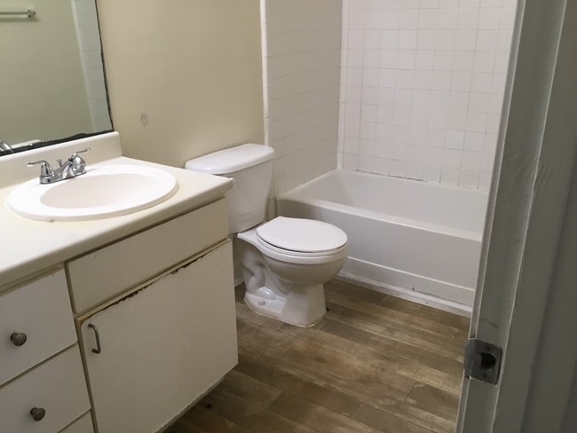 Building Photo - Equestrain Park 2 bedroom + 2 bathroom condo