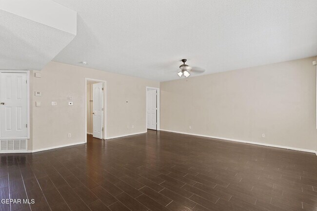 Building Photo - 527 Longleaf Pl