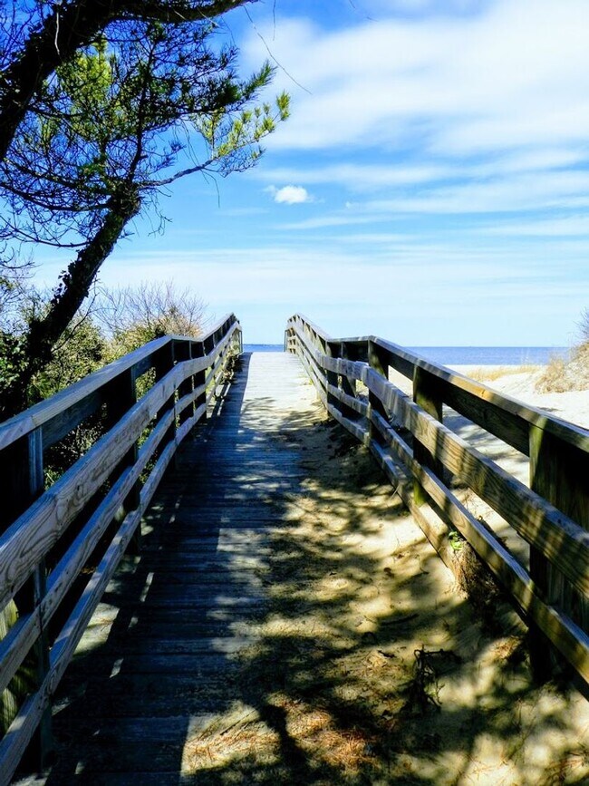 Building Photo - Come live at the Bay! Two Bedroom Willoughby Beach Cottage Available August 1st