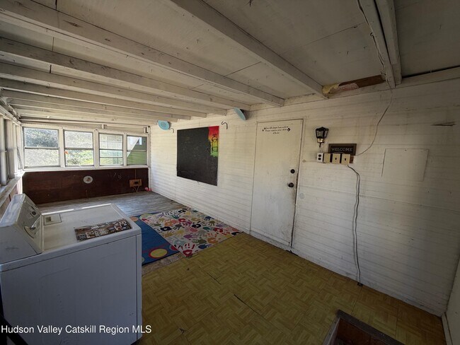 Building Photo - 384 Glenerie Blvd