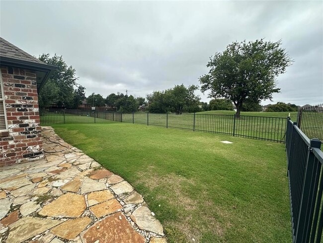 Building Photo - 15713 Traditions Blvd