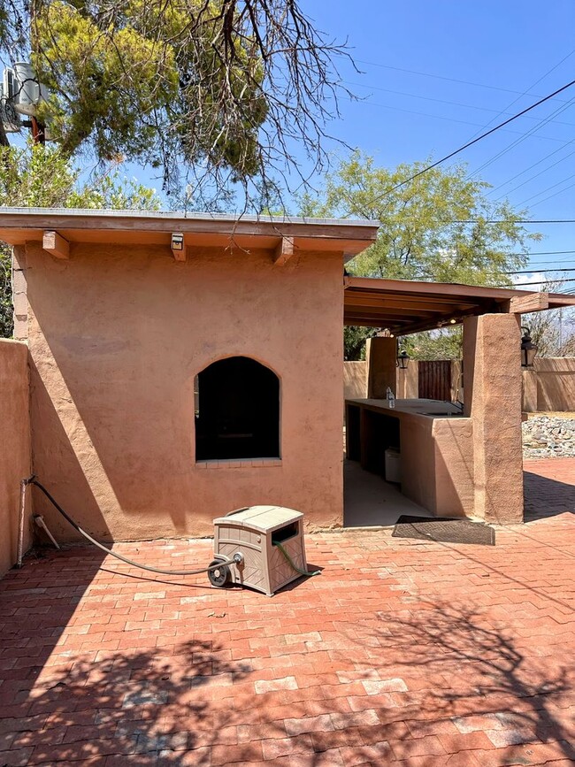 Building Photo - 3045 E Drachman St