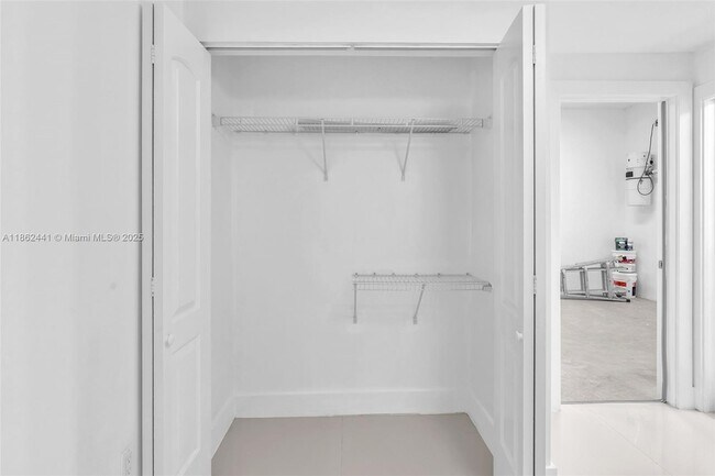 Building Photo - 6402 SW 93rd Pl
