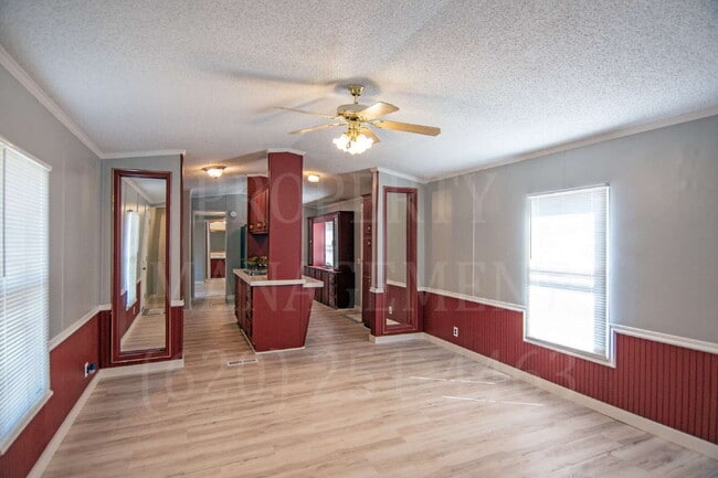 Building Photo - 2-Bedroom with 2 Full Baths in Coffeyville!