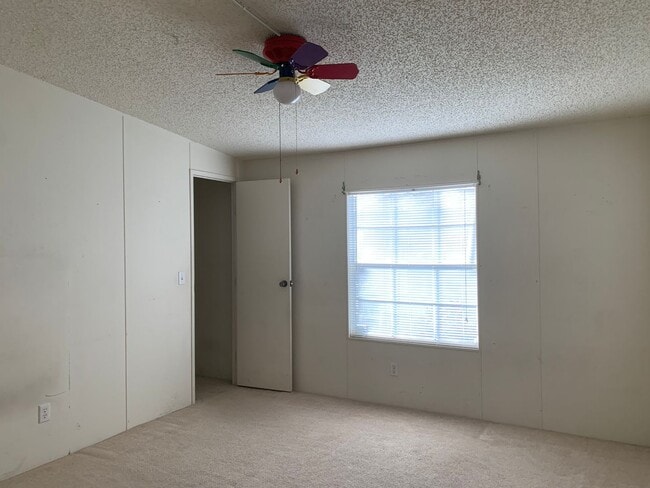 Building Photo - 4bath/2bath SFH in Bay Hills Community onl...