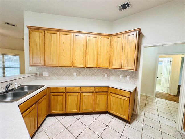 Building Photo - 1101 Hunter's Creek Dr