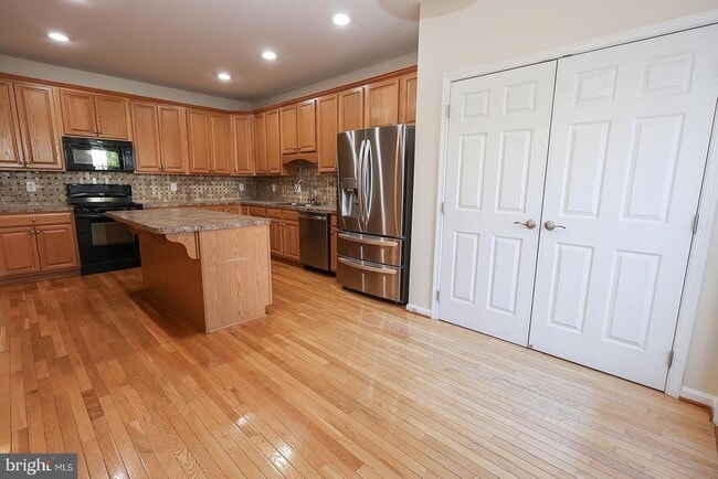 Building Photo - 23305 Hyacinth Ln